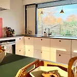 Design-led Nature Retreat, Near Hébergement de vacances *