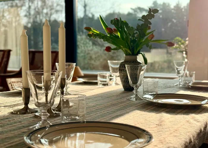 Vakantiehuis Design-led Nature Retreat, Near *